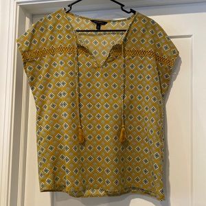 Mustard yellow short sleeve top